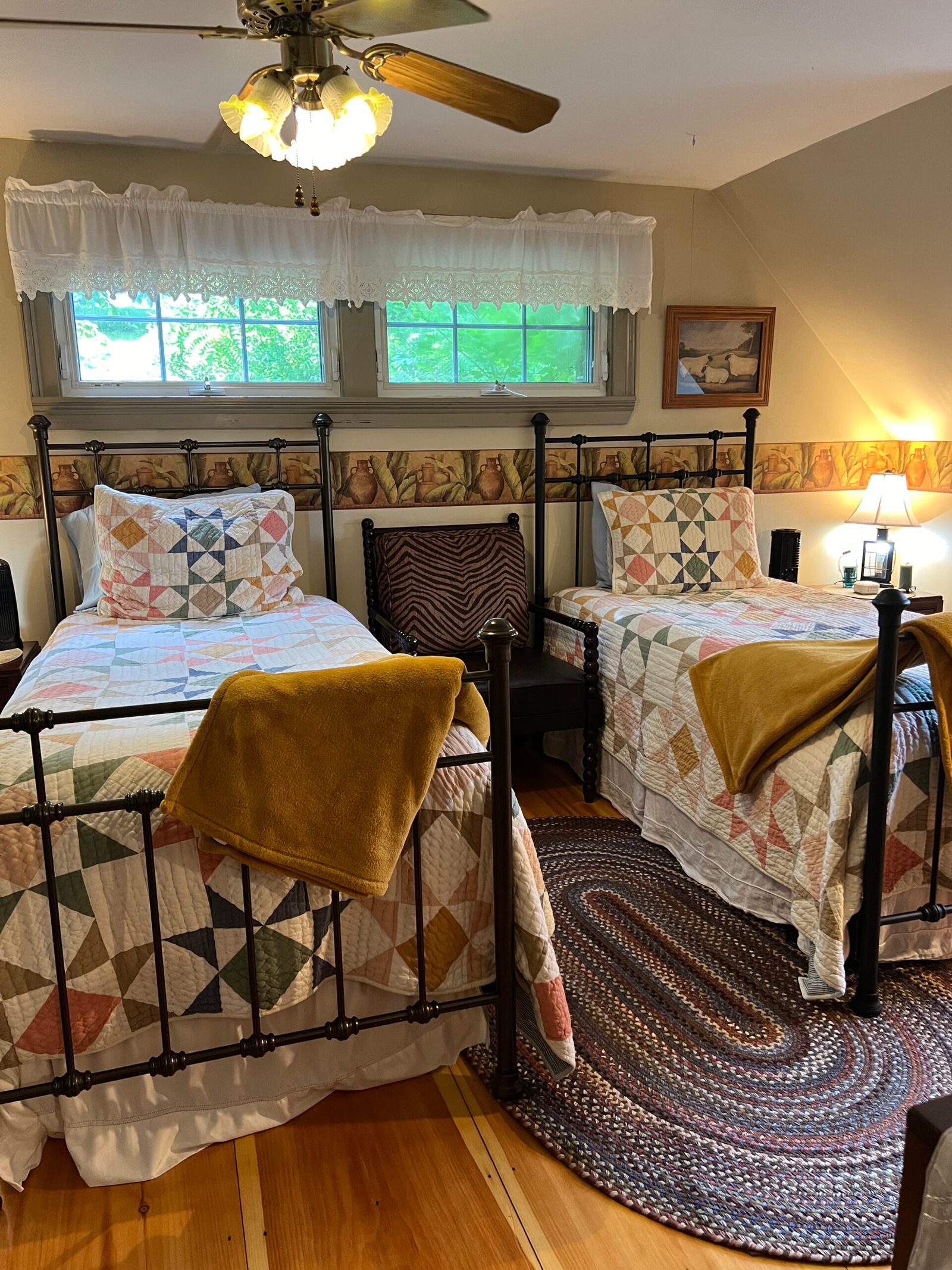 Guest room at Hallowell House