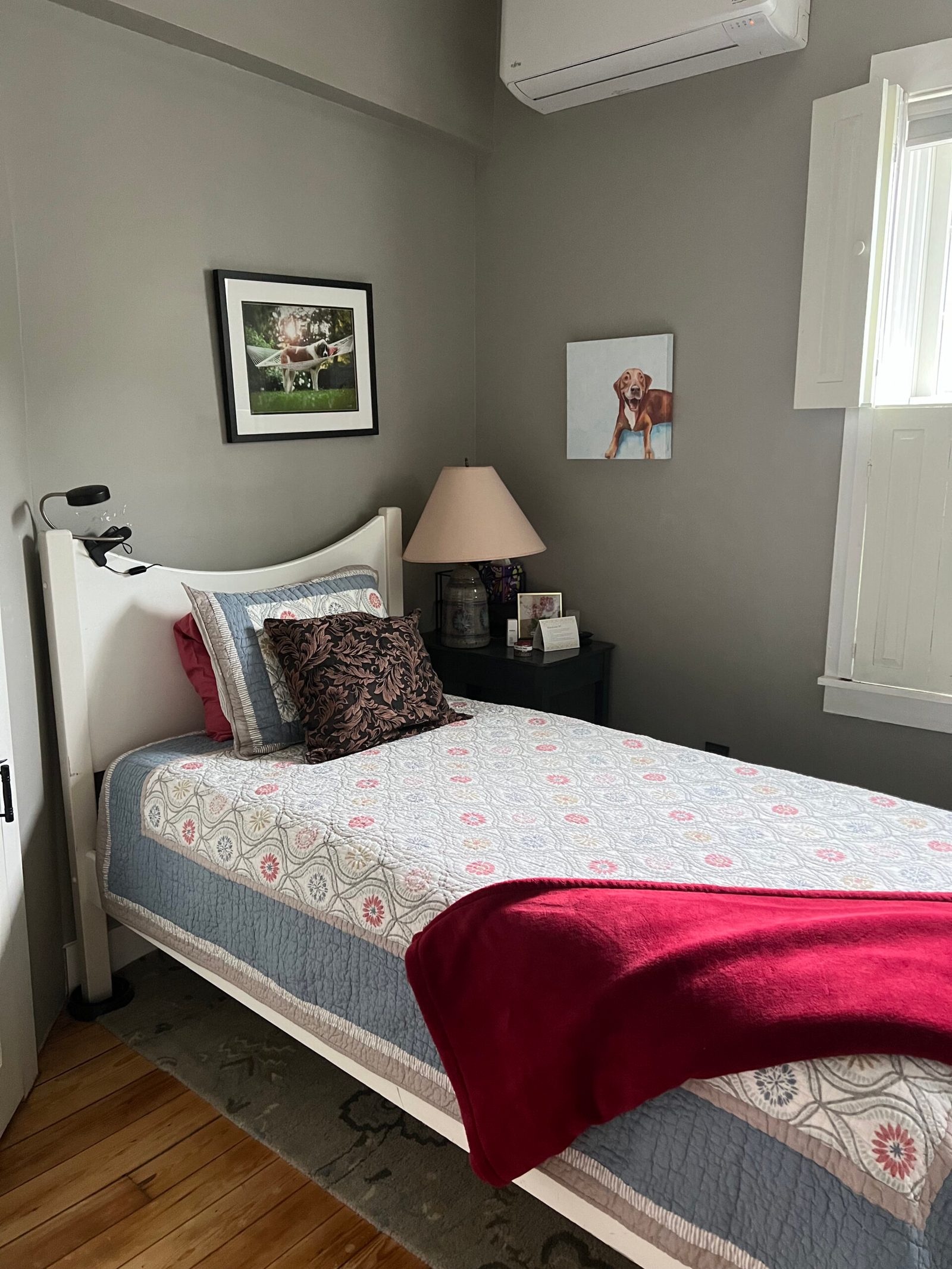 Guest room at Hallowell House